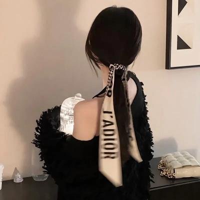9顶假发的女孩